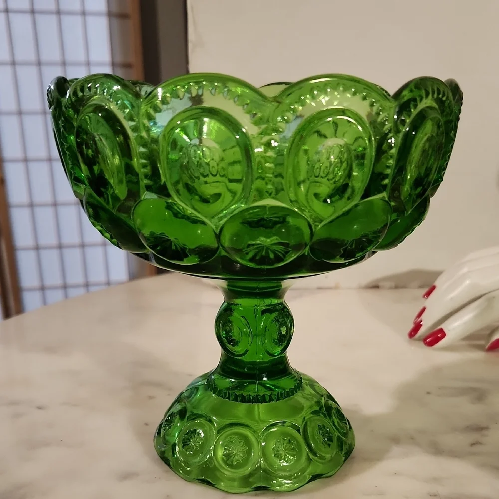 Vintage | L E Smith Moon & Stars Green Glass Pededtal Compote Bowl - Picture 4 of 6